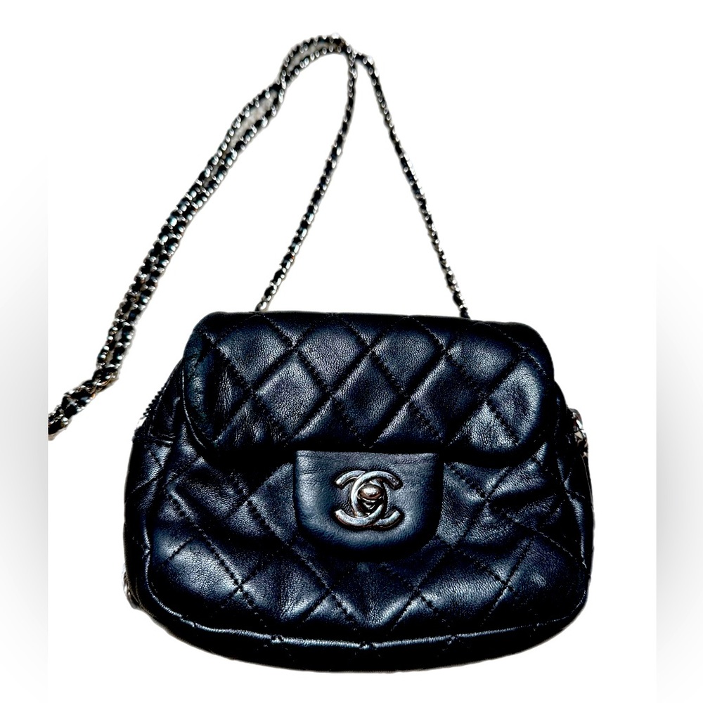 Beautiful Chanel wallet on chain/ cardholder.